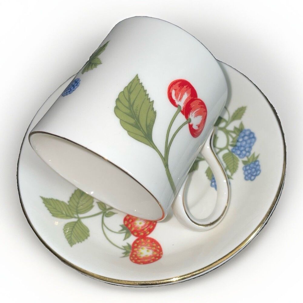 Crown Staffordshire Berry Fruit Teacup & Saucer 5.5" Fine Bone China England
